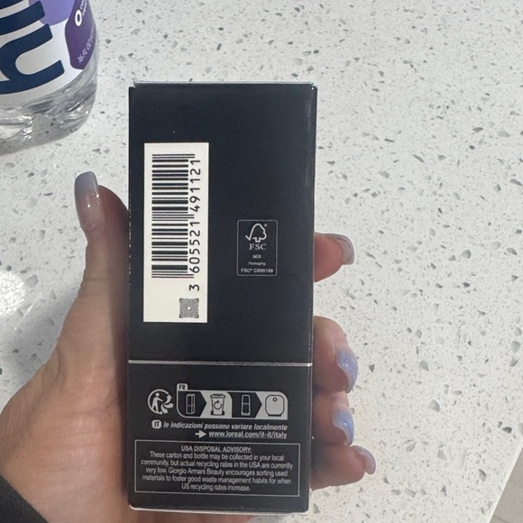 Giorgio Armani Designer Lift Foundation SPF 20 - Black Packaging - Picture 3 of 4